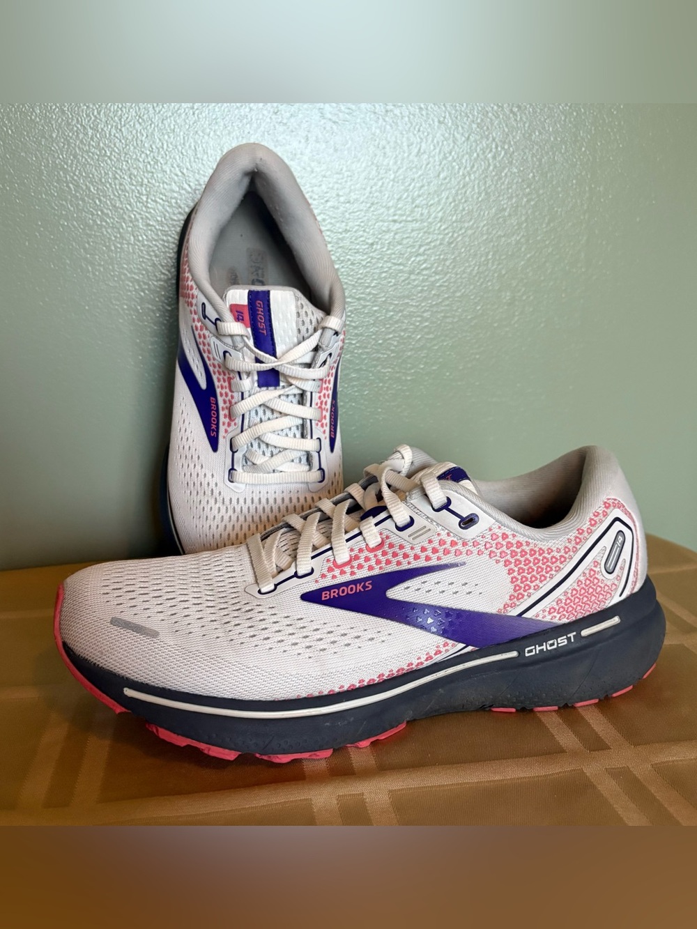 Brooks Ghost 14 women’s running shoes size 9.5 white purple coral